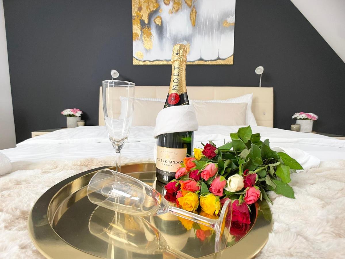 M-Style 04 Apartment Mit Balkon Und Gasgrill, 24H Self-Check-In, Free Parking, Netflix ニュルンベルク エクステリア 写真